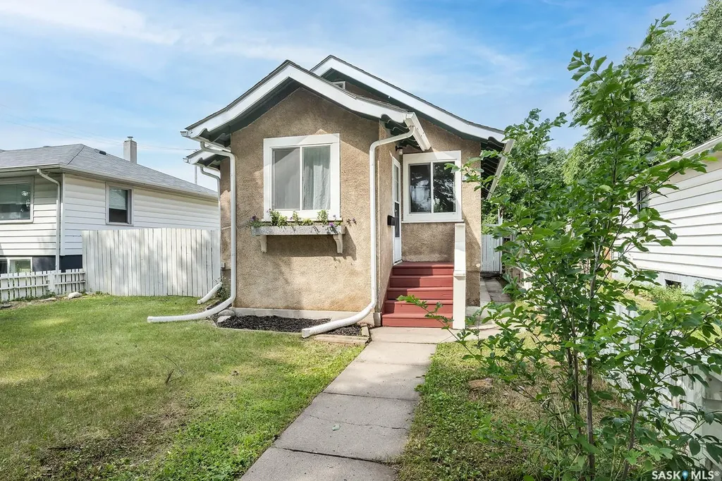 1223 C Avenue N Saskatoon SK S7L 1K6