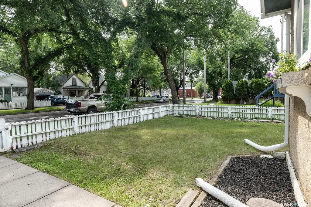 1223 C Avenue N Saskatoon SK S7L 1K6