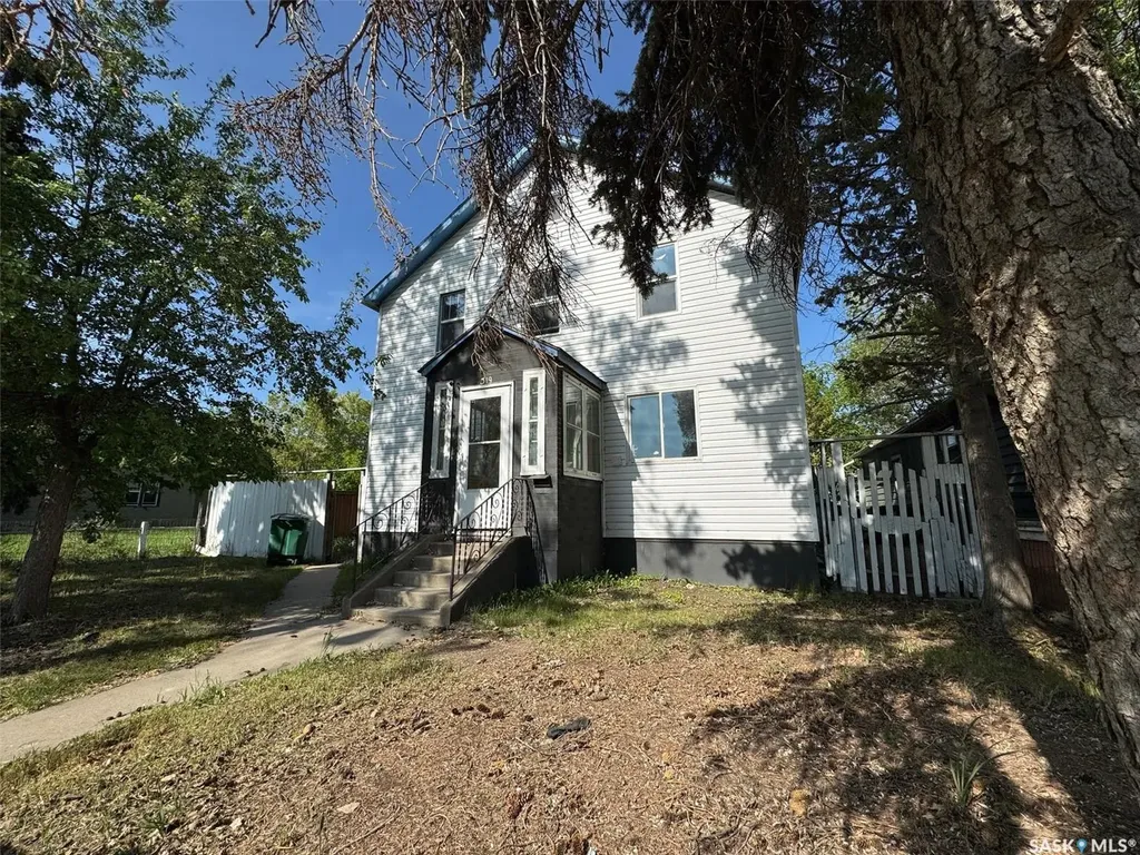 319 H Avenue S Saskatoon SK S7M 1W4
