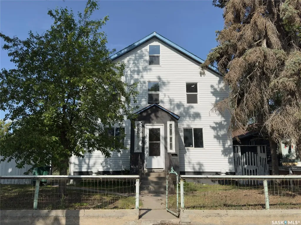 319 H Avenue S Saskatoon SK S7M 1W4