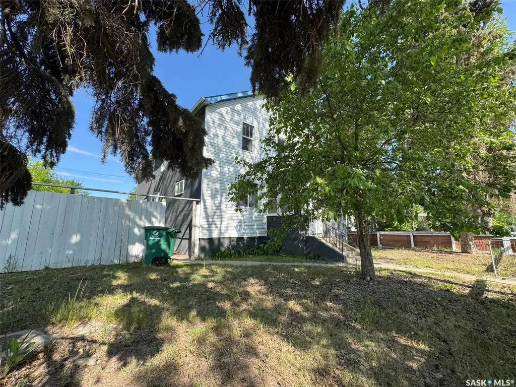 319 H Avenue S Saskatoon SK S7M 1W4