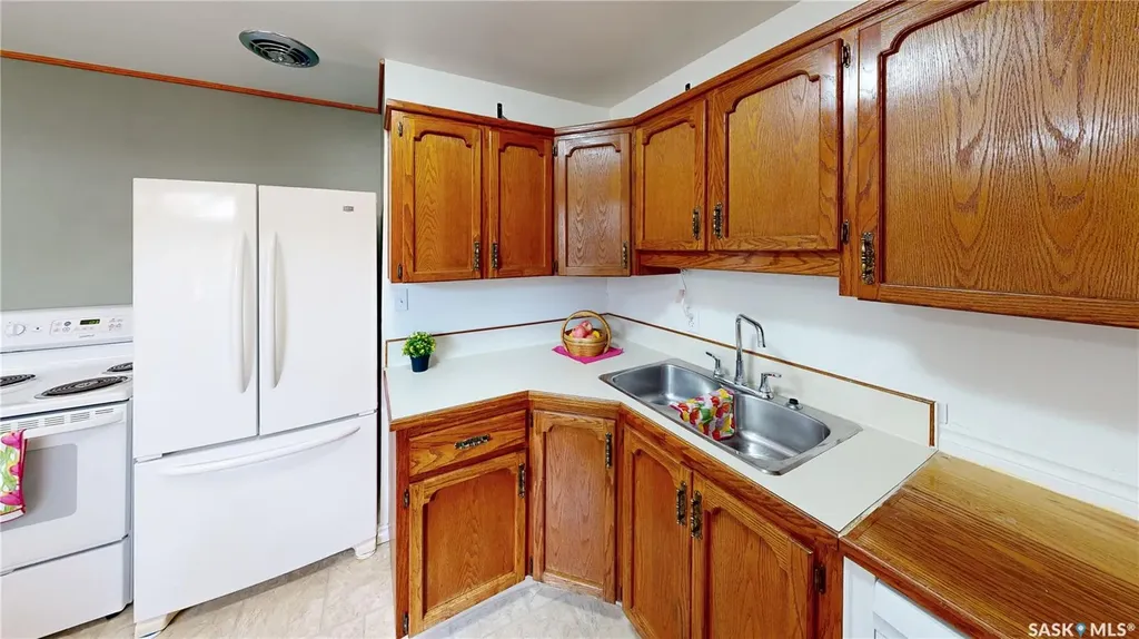 611 Mcintosh Street Regina SK S4T 5B3