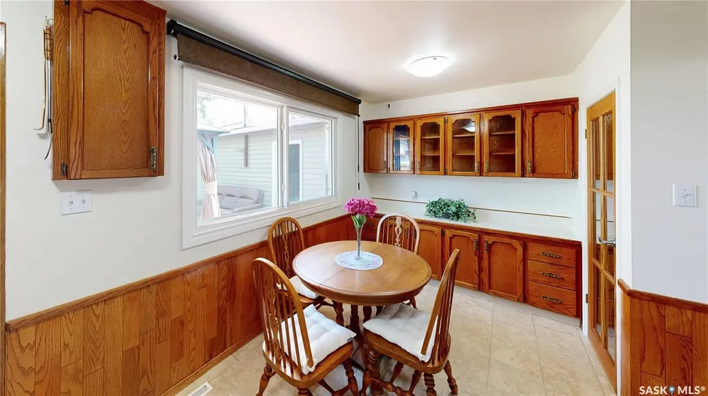 611 Mcintosh Street Regina SK S4T 5B3