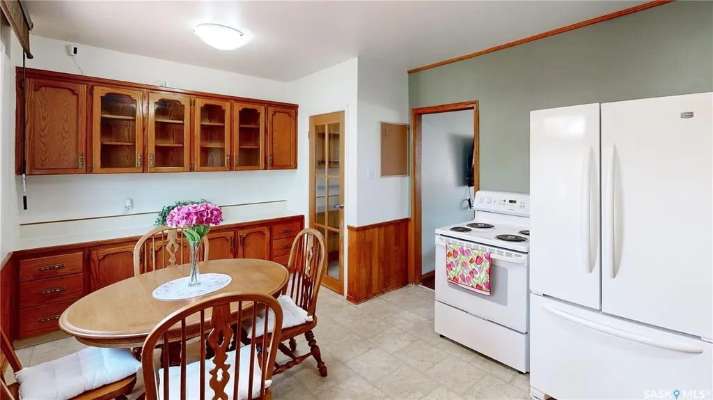 611 Mcintosh Street Regina SK S4T 5B3