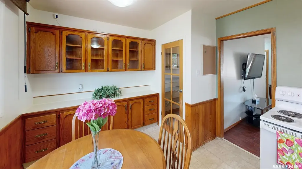 611 Mcintosh Street Regina SK S4T 5B3