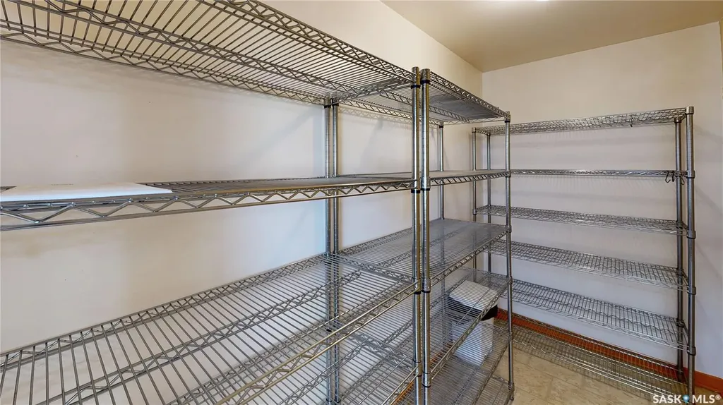 611 Mcintosh Street Regina SK S4T 5B3