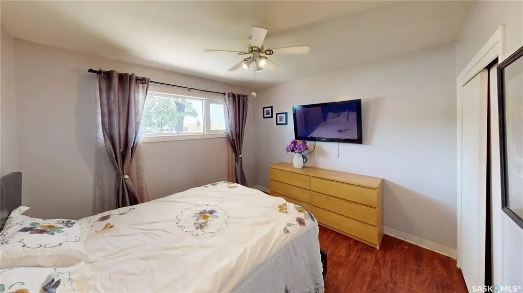611 Mcintosh Street Regina SK S4T 5B3