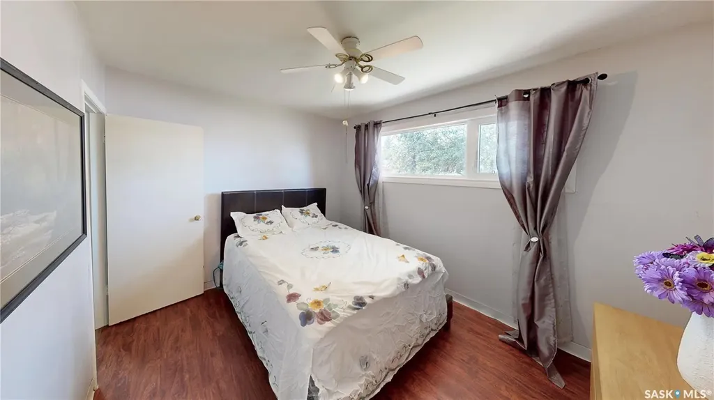 611 Mcintosh Street Regina SK S4T 5B3