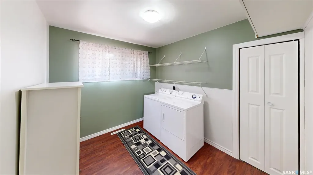 611 Mcintosh Street Regina SK S4T 5B3