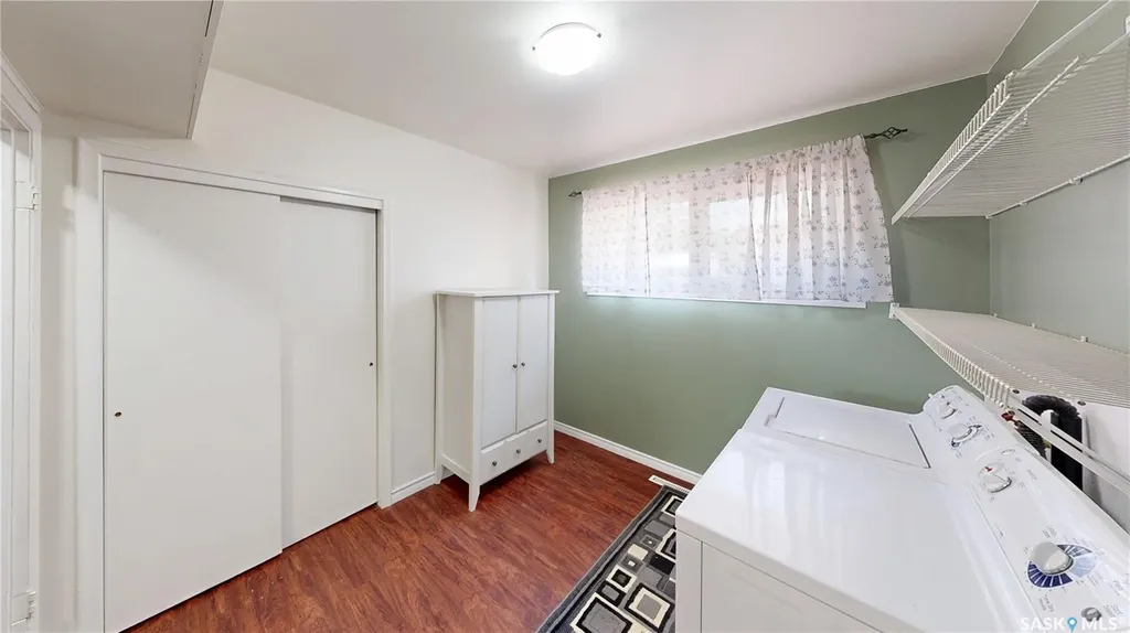 611 Mcintosh Street Regina SK S4T 5B3