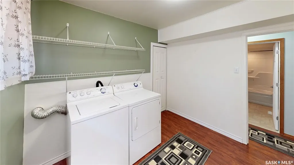 611 Mcintosh Street Regina SK S4T 5B3