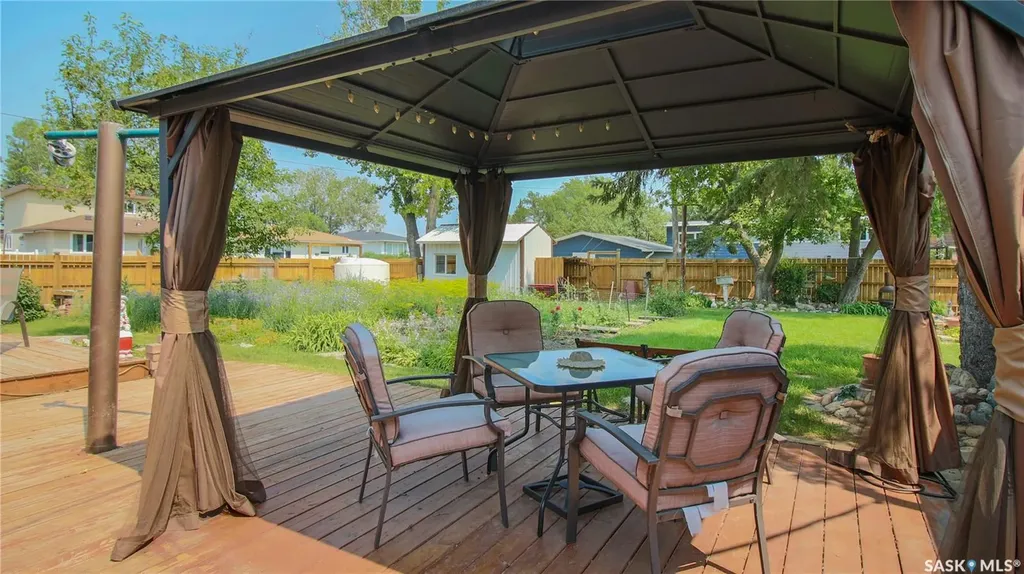 611 Mcintosh Street Regina SK S4T 5B3