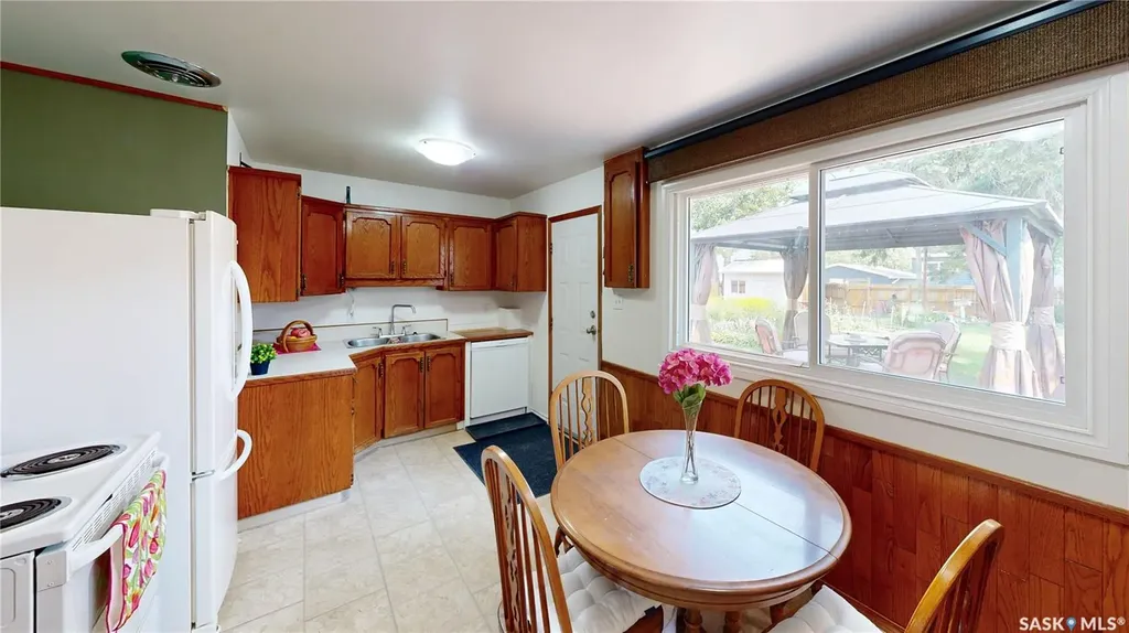 611 Mcintosh Street Regina SK S4T 5B3