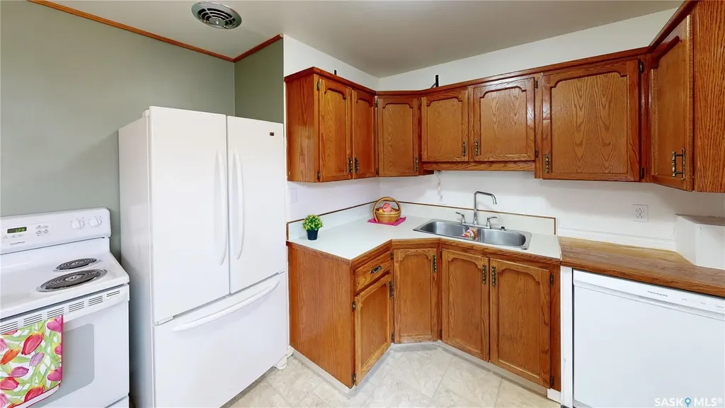 611 Mcintosh Street Regina SK S4T 5B3