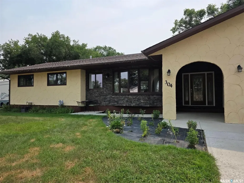 304 4th Avenue SE Swift Current SK S9H 3L8