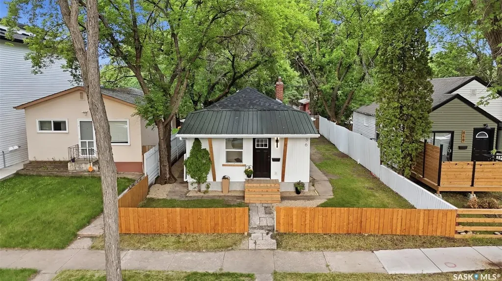 836 I Avenue S Saskatoon SK S7M 1Z3
