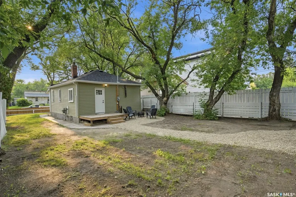 836 I Avenue S Saskatoon SK S7M 1Z3