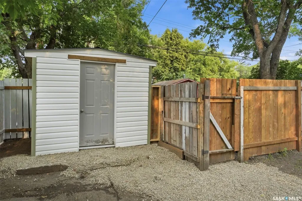 836 I Avenue S Saskatoon SK S7M 1Z3