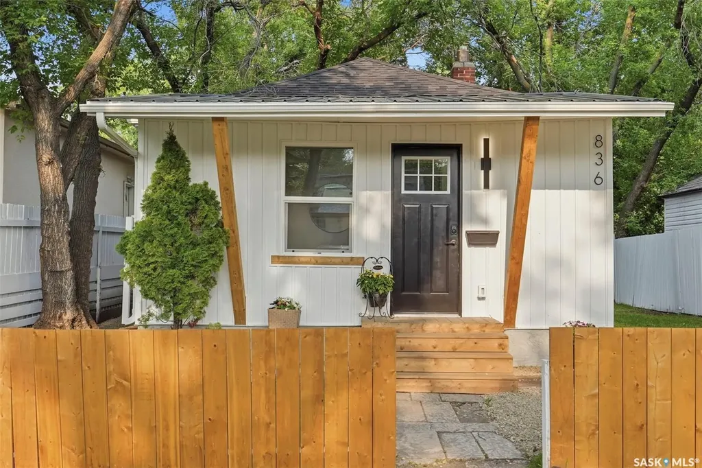 836 I Avenue S Saskatoon SK S7M 1Z3