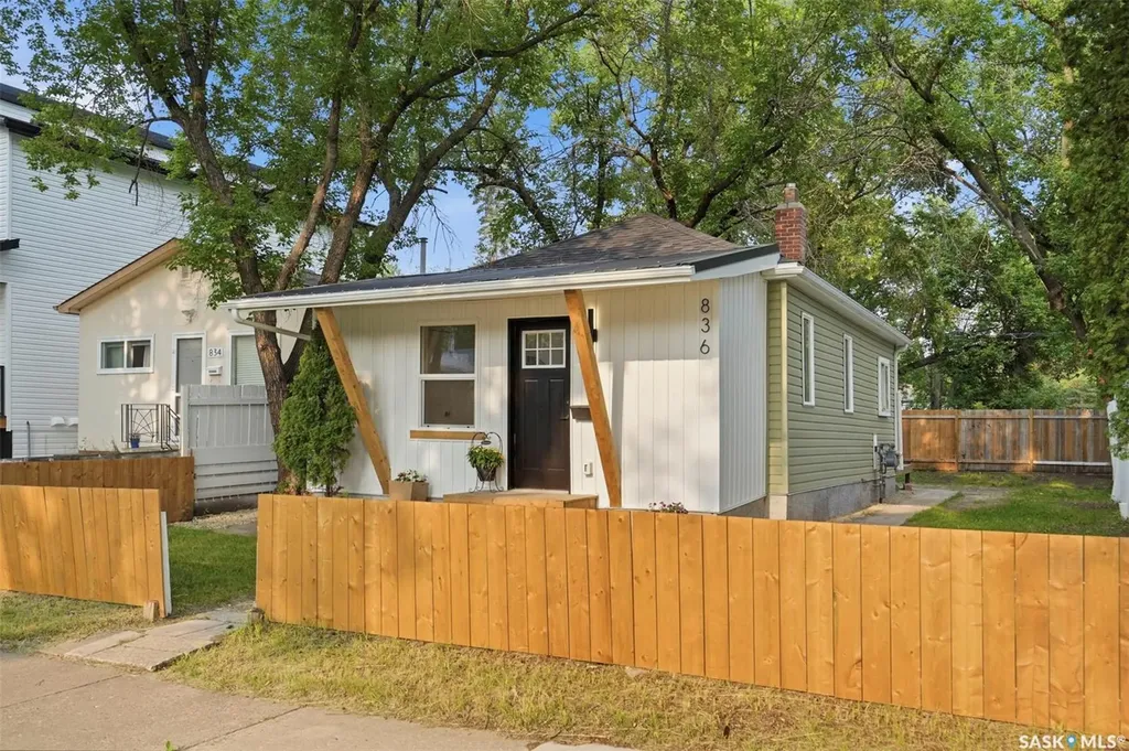 836 I Avenue S Saskatoon SK S7M 1Z3