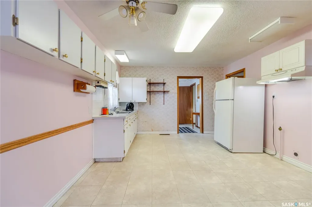1233 Coteau Street W Moose Jaw SK S6H 5G7