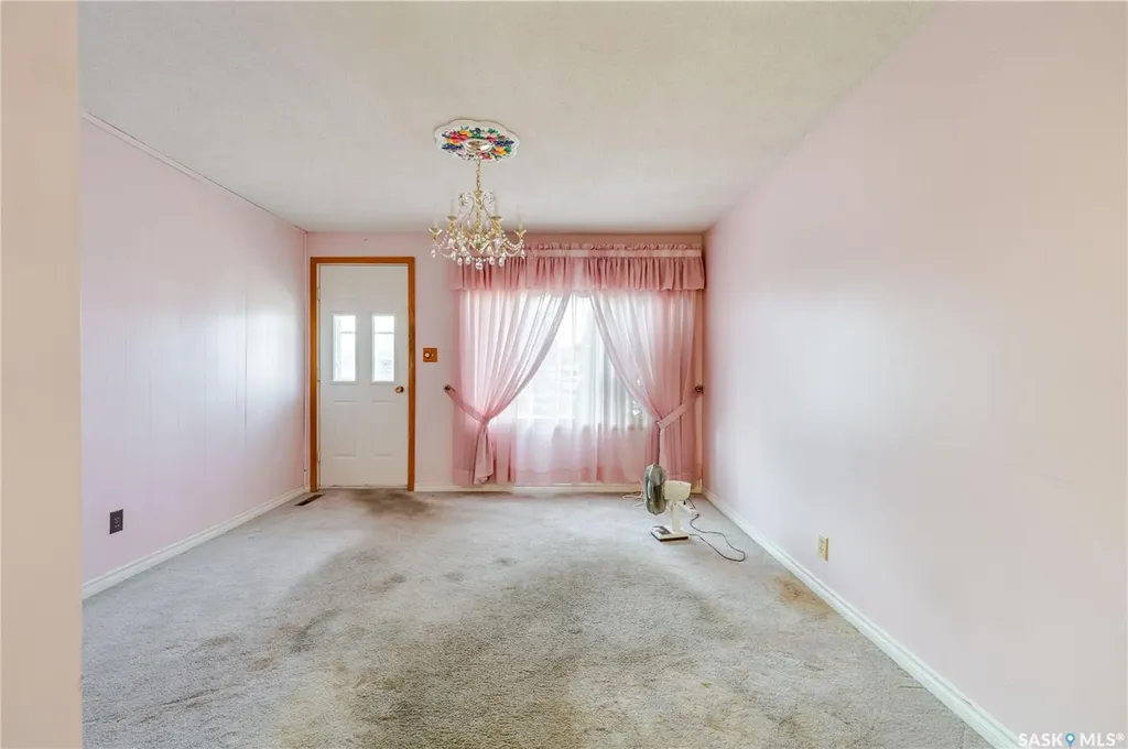 1233 Coteau Street W Moose Jaw SK S6H 5G7