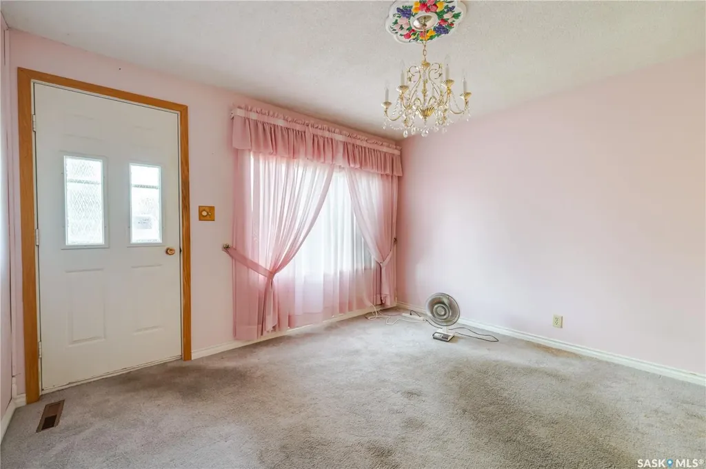 1233 Coteau Street W Moose Jaw SK S6H 5G7