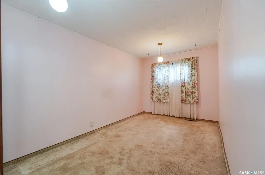 1233 Coteau Street W Moose Jaw SK S6H 5G7