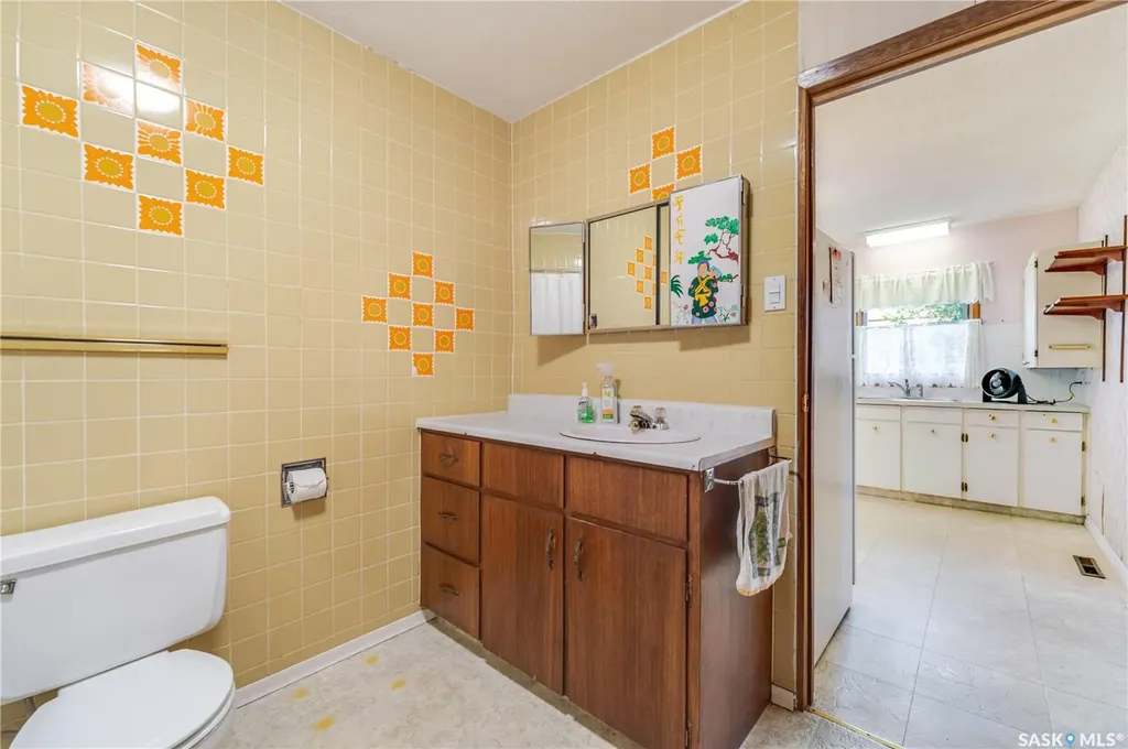 1233 Coteau Street W Moose Jaw SK S6H 5G7