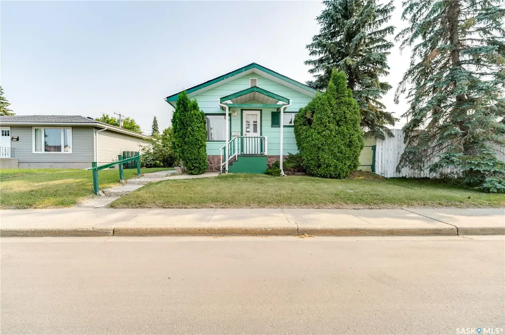 1233 Coteau Street W Moose Jaw SK S6H 5G7
