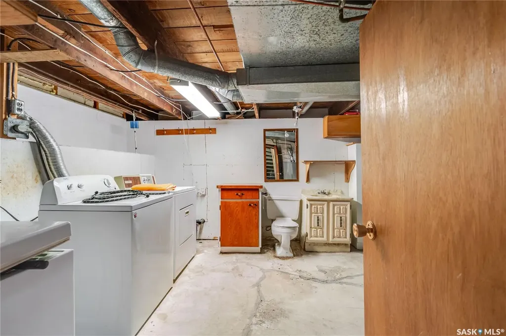 1233 Coteau Street W Moose Jaw SK S6H 5G7