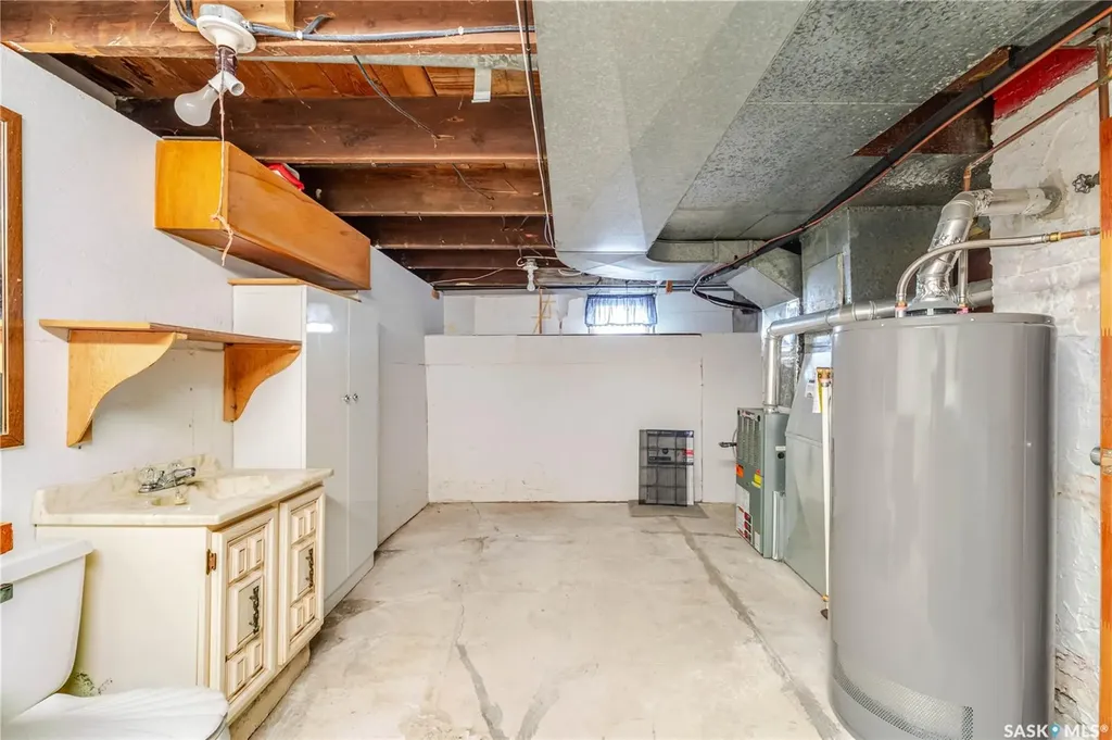 1233 Coteau Street W Moose Jaw SK S6H 5G7