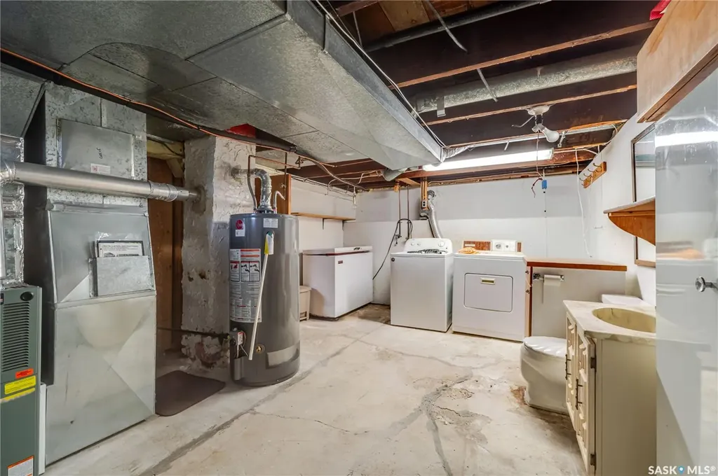 1233 Coteau Street W Moose Jaw SK S6H 5G7