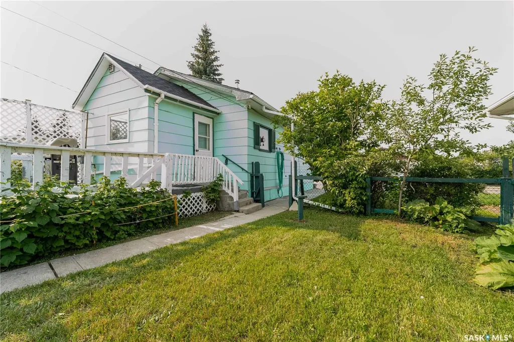 1233 Coteau Street W Moose Jaw SK S6H 5G7