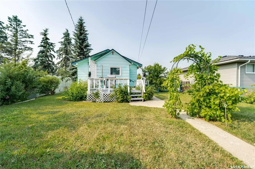 1233 Coteau Street W Moose Jaw SK S6H 5G7