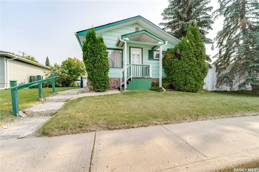 1233 Coteau Street W Moose Jaw SK S6H 5G7