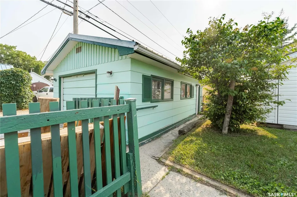 1233 Coteau Street W Moose Jaw SK S6H 5G7