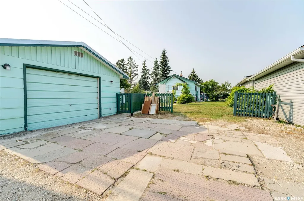 1233 Coteau Street W Moose Jaw SK S6H 5G7