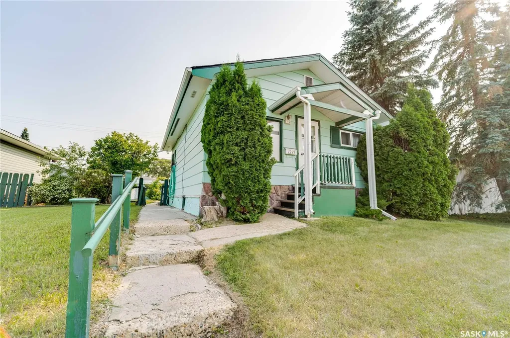 1233 Coteau Street W Moose Jaw SK S6H 5G7