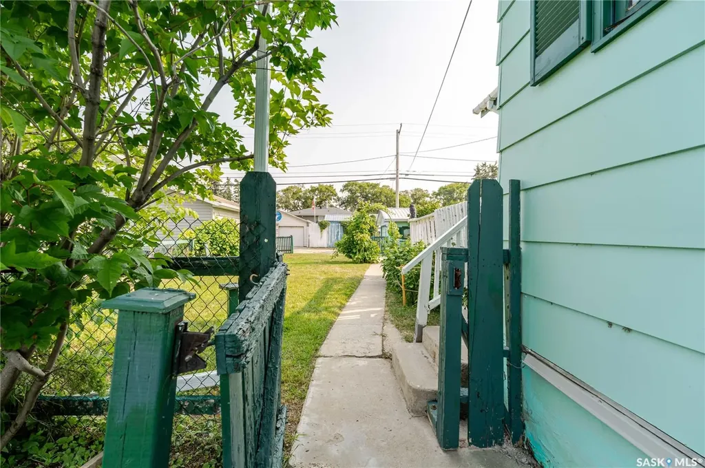 1233 Coteau Street W Moose Jaw SK S6H 5G7