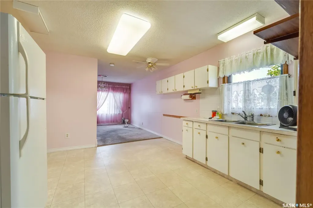1233 Coteau Street W Moose Jaw SK S6H 5G7