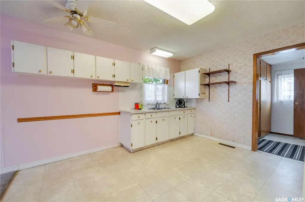 1233 Coteau Street W Moose Jaw SK S6H 5G7