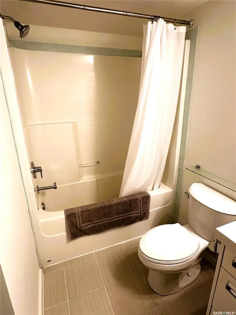 1640 Dakota Drive Regina SK S4Z 0A4