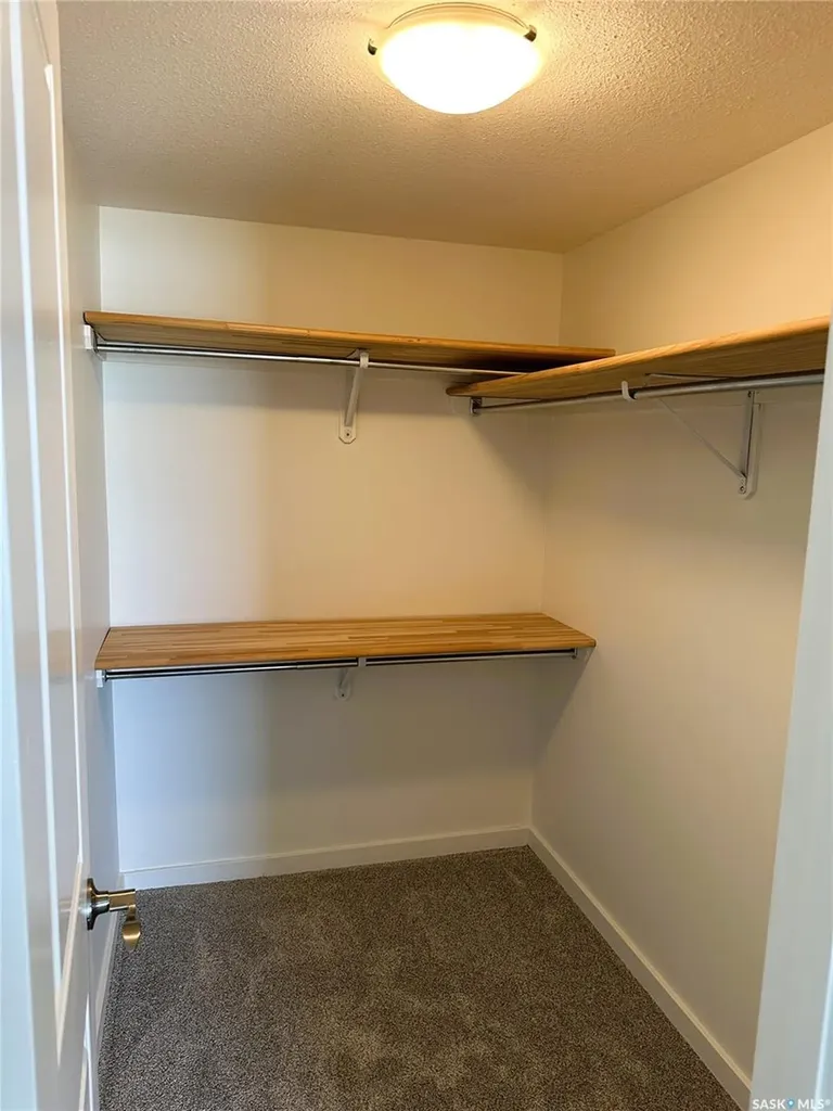 1640 Dakota Drive Regina SK S4Z 0A4