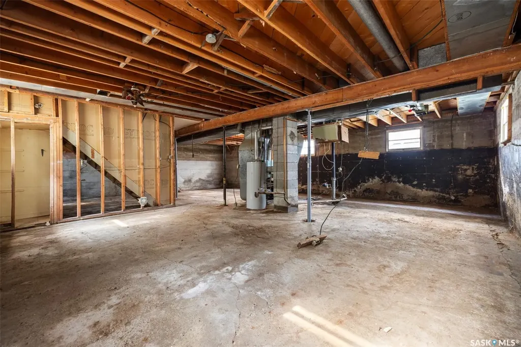 403 17th Avenue E Regina SK S4N 0Y4