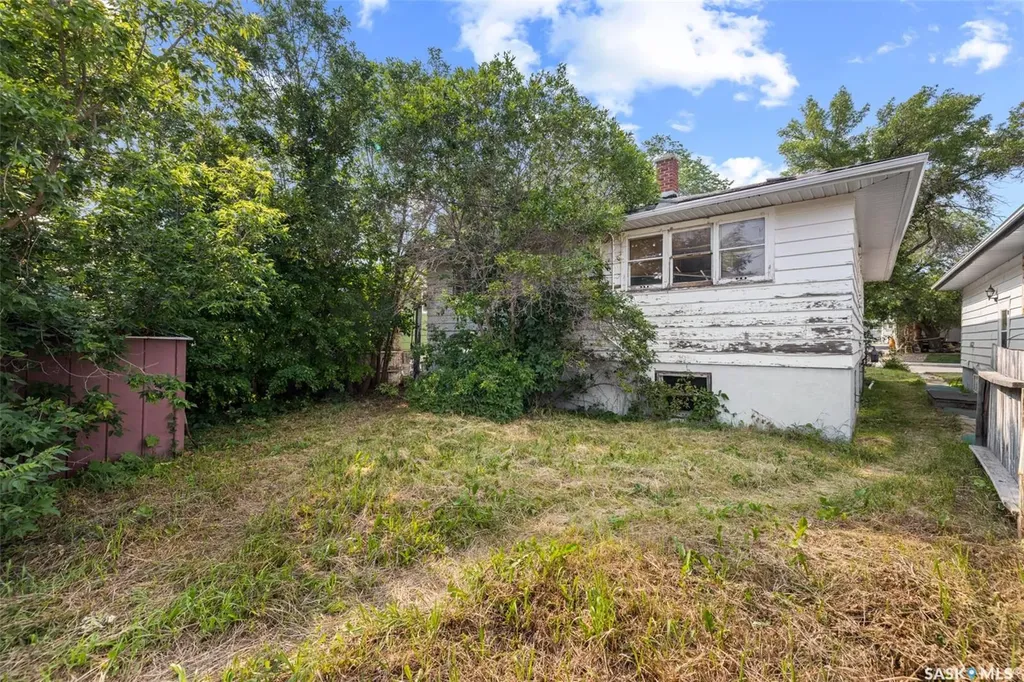403 17th Avenue E Regina SK S4N 0Y4