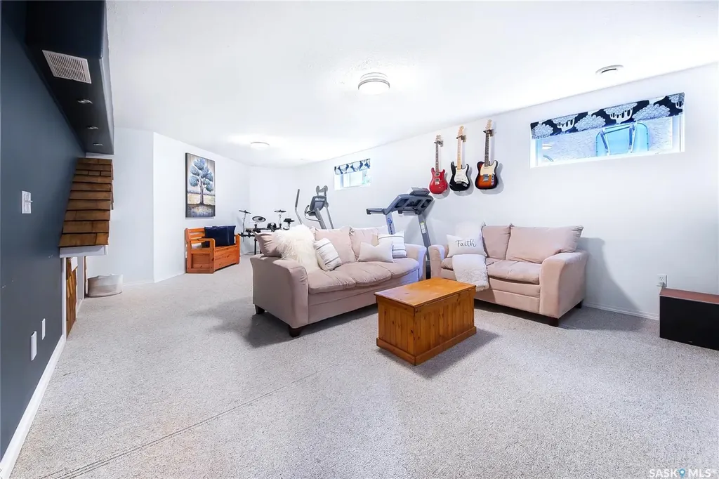 323 Peters Cove Saskatoon SK S7N 4T5