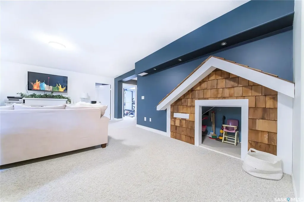323 Peters Cove Saskatoon SK S7N 4T5