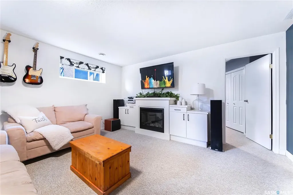 323 Peters Cove Saskatoon SK S7N 4T5