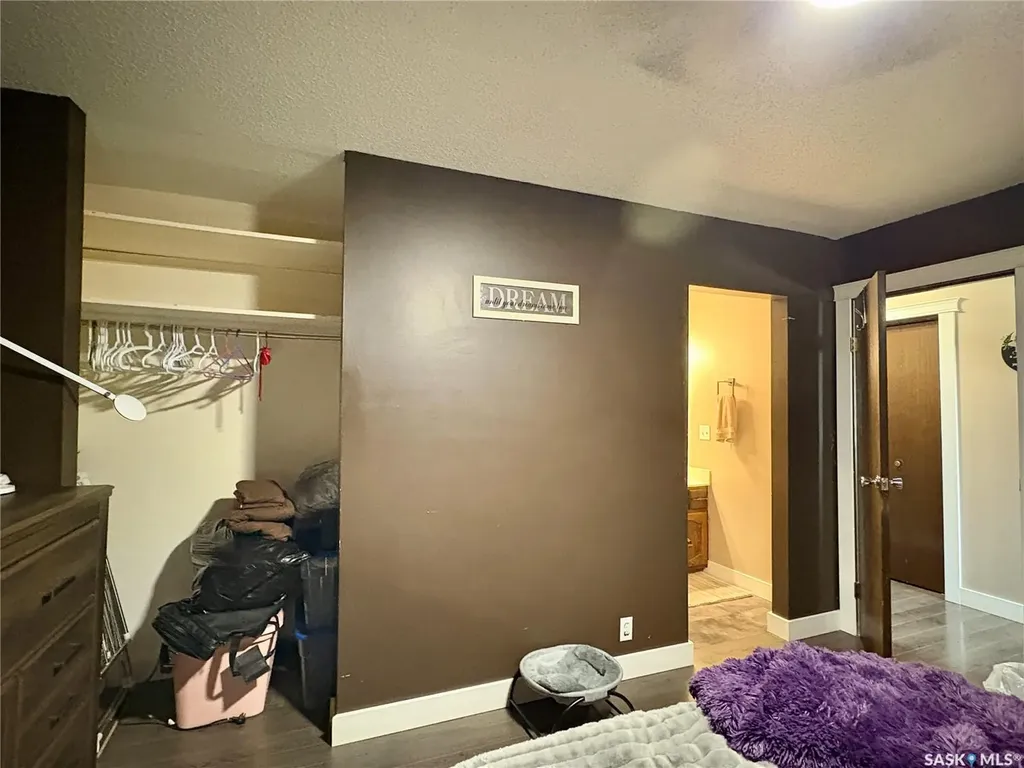 105 5th Avenue Hodgeville SK S0H 2B0